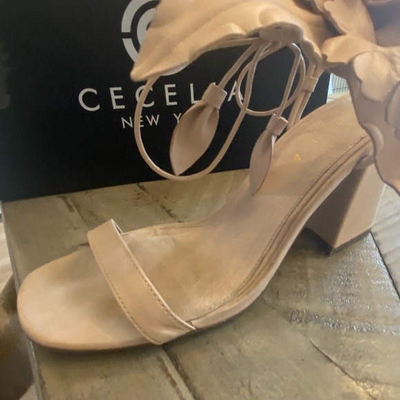 Cecilia New York Hibiscus Sandal - Natural sz 6 - Picture 10 of 10